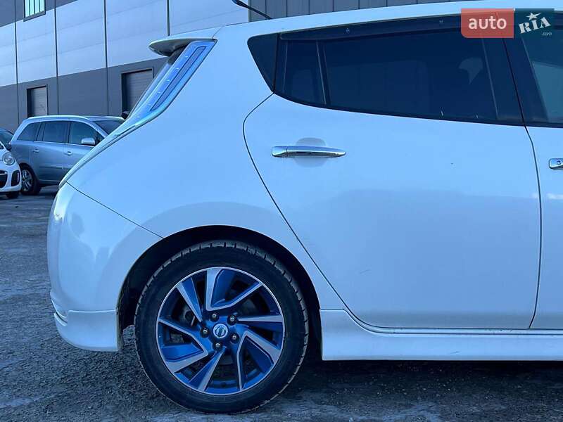 Хэтчбек Nissan Leaf 2014 в Львове