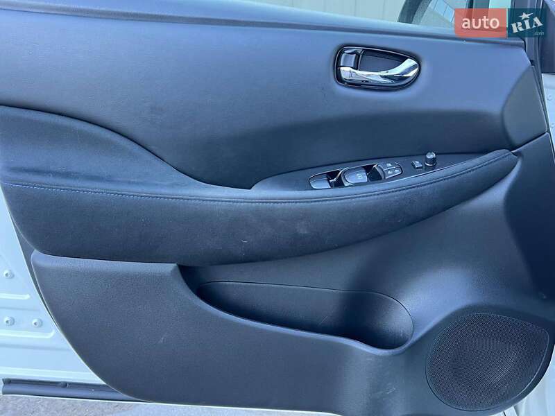 Хэтчбек Nissan Leaf 2014 в Львове