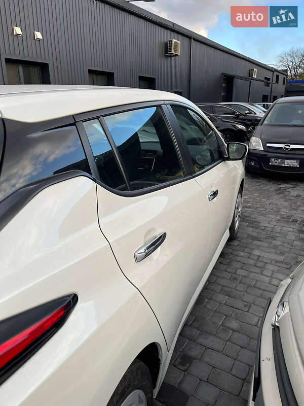 Хетчбек Nissan Leaf 2021 в Кам'янському