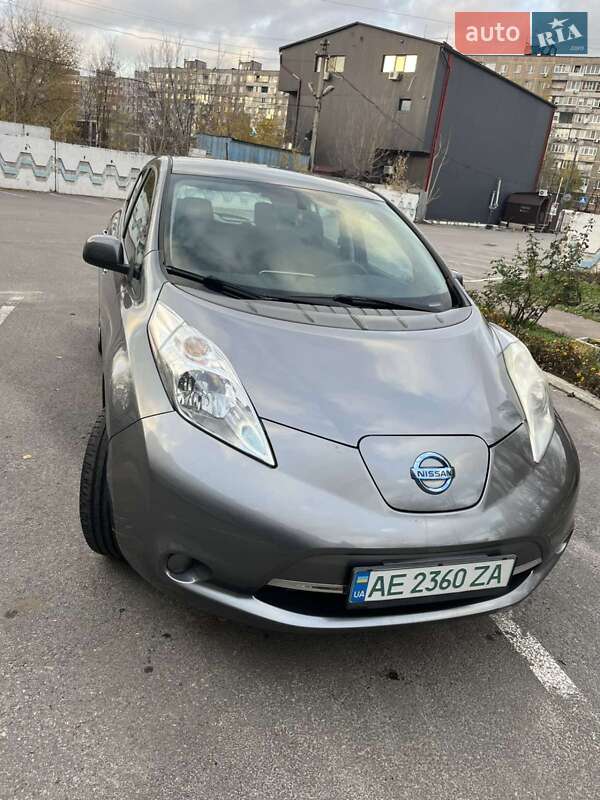 Хэтчбек Nissan Leaf 2017 в Днепре