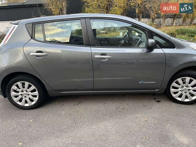 Хэтчбек Nissan Leaf 2017 в Днепре