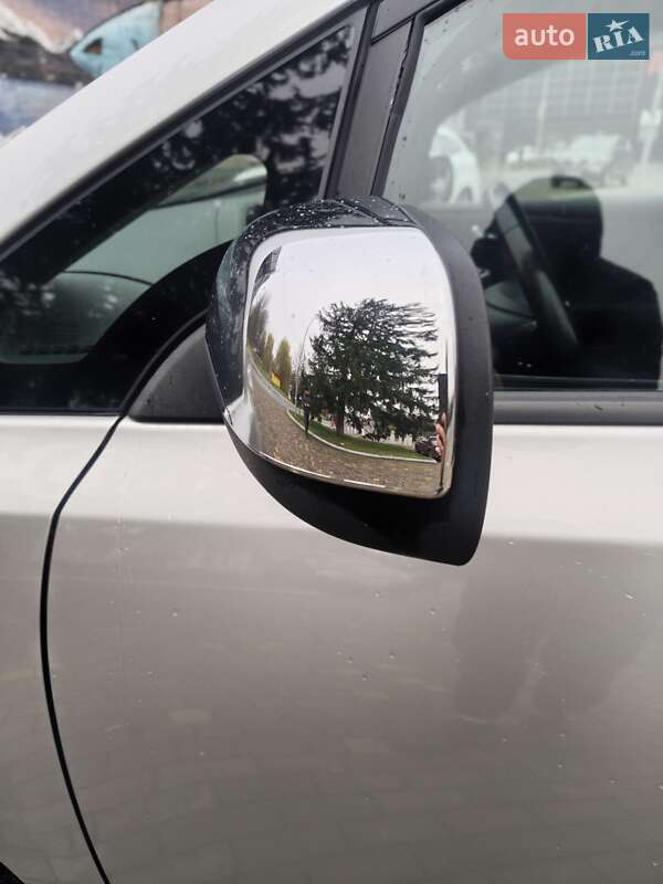 Хэтчбек Nissan Leaf 2013 в Луцке