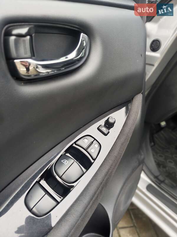 Хэтчбек Nissan Leaf 2013 в Луцке
