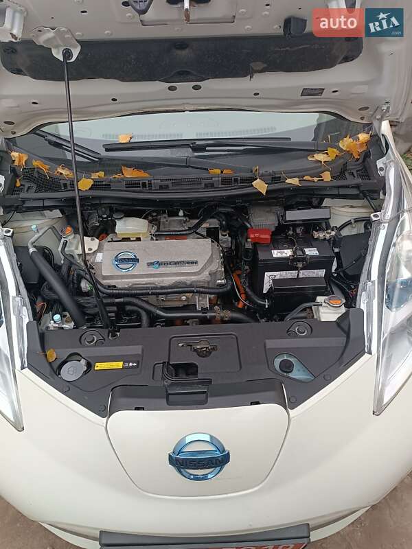Хетчбек Nissan Leaf 2012 в Кривому Розі