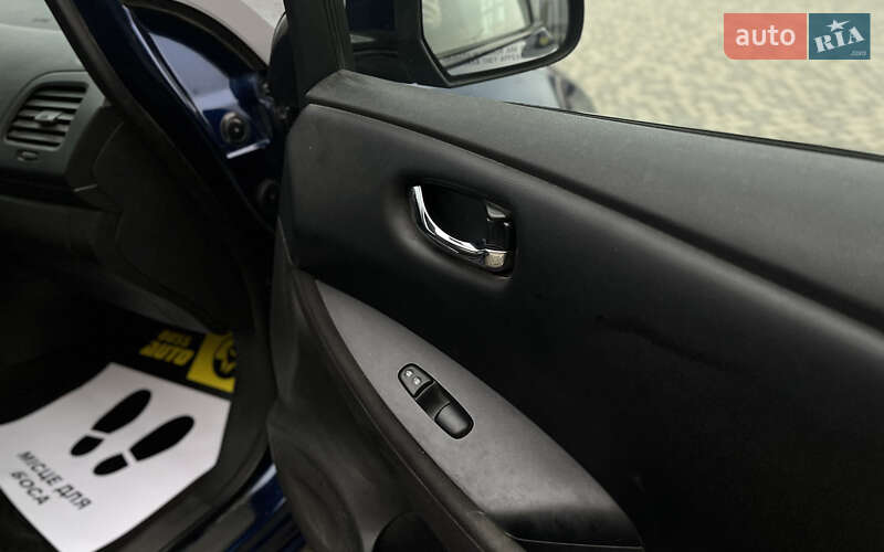 Хэтчбек Nissan Leaf 2016 в Мукачево