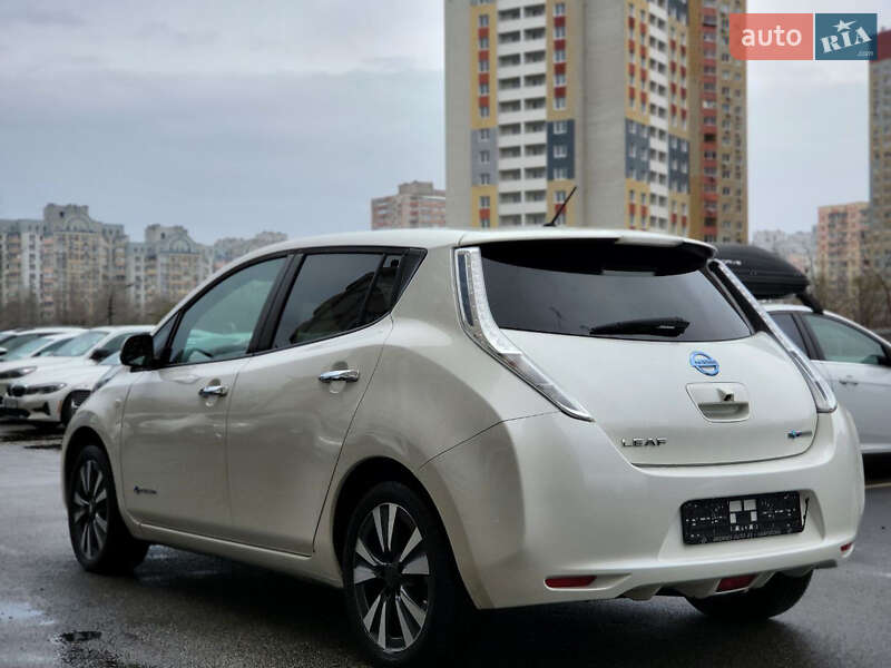 Хетчбек Nissan Leaf 2015 в Києві