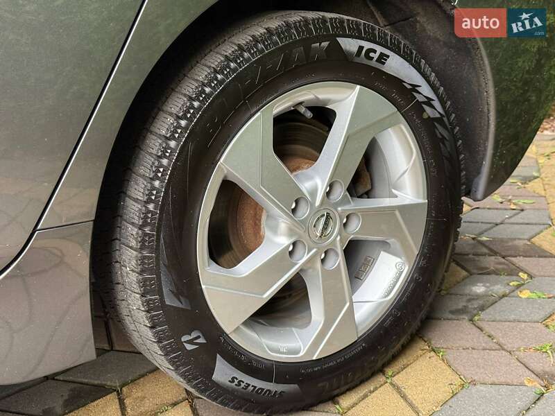 Хэтчбек Nissan Leaf 2021 в Самборе