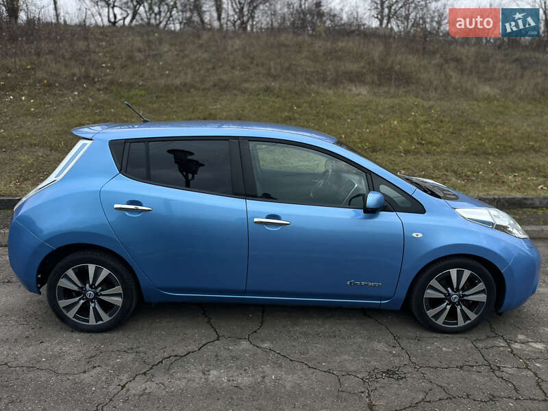 Хэтчбек Nissan Leaf 2014 в Ровно