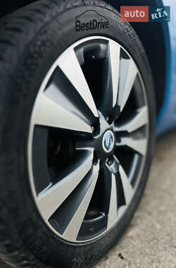 Хэтчбек Nissan Leaf 2014 в Ровно