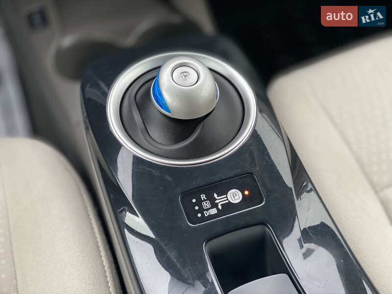 Хэтчбек Nissan Leaf 2011 в Луцке