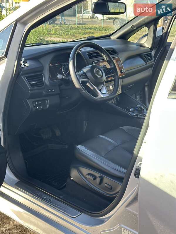 Хетчбек Nissan Leaf 2020 в Києві