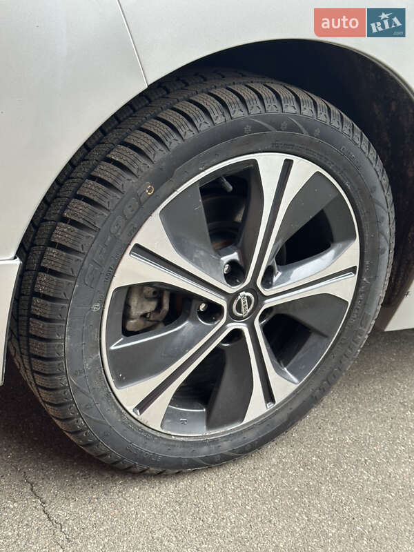 Хетчбек Nissan Leaf 2020 в Києві