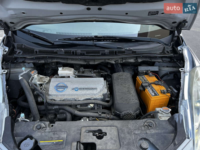 Хетчбек Nissan Leaf 2011 в Умані фото 5 Хетчбек Nissan Leaf 2011 в Умані