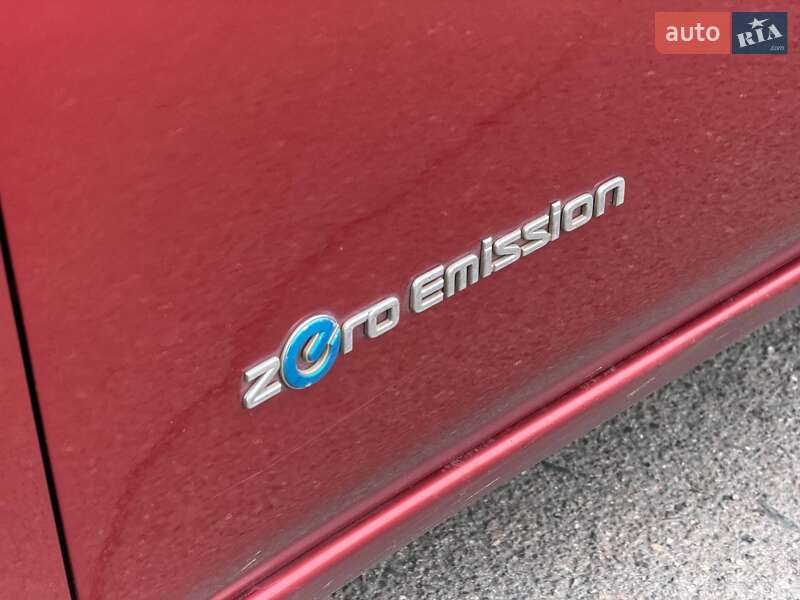 Хэтчбек Nissan Leaf 2016 в Кривом Роге