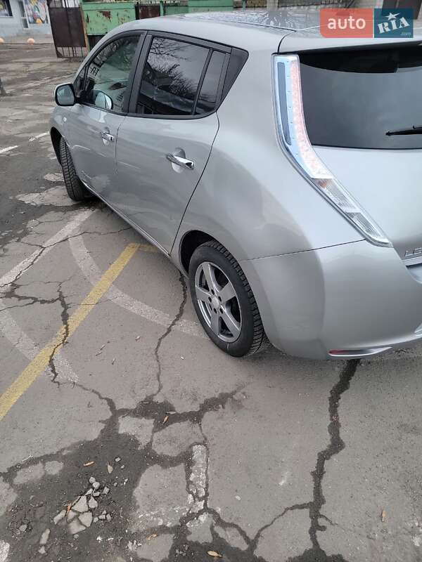 Хэтчбек Nissan Leaf 2014 в Павлограде