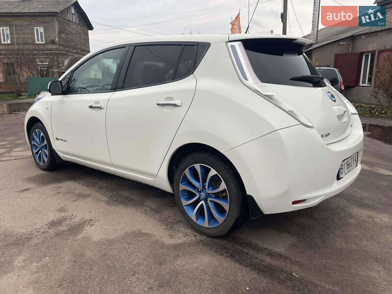 Хэтчбек Nissan Leaf 2016 в Бахмаче