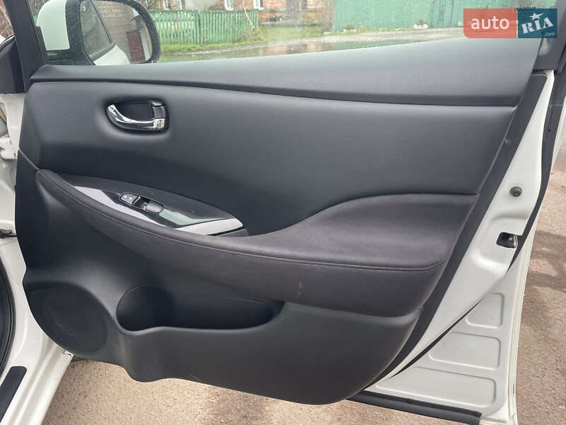 Хэтчбек Nissan Leaf 2016 в Бахмаче