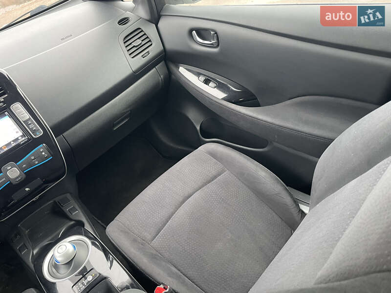 Хэтчбек Nissan Leaf 2016 в Бахмаче