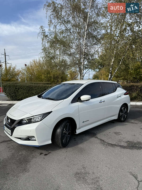 Хэтчбек Nissan Leaf 2019 в Каменском