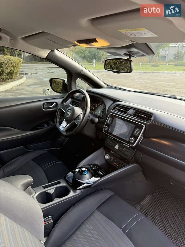 Хэтчбек Nissan Leaf 2019 в Каменском