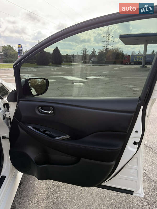 Хэтчбек Nissan Leaf 2019 в Каменском