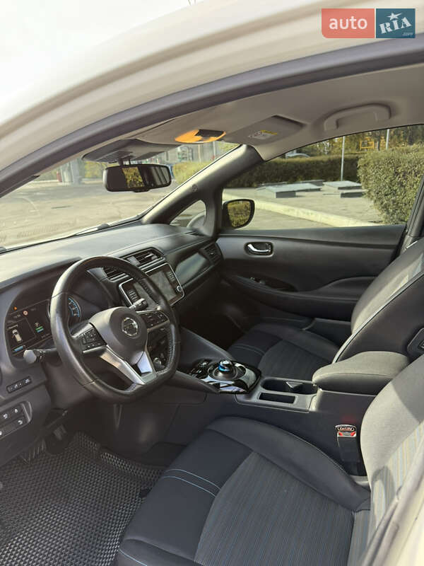 Хэтчбек Nissan Leaf 2019 в Каменском