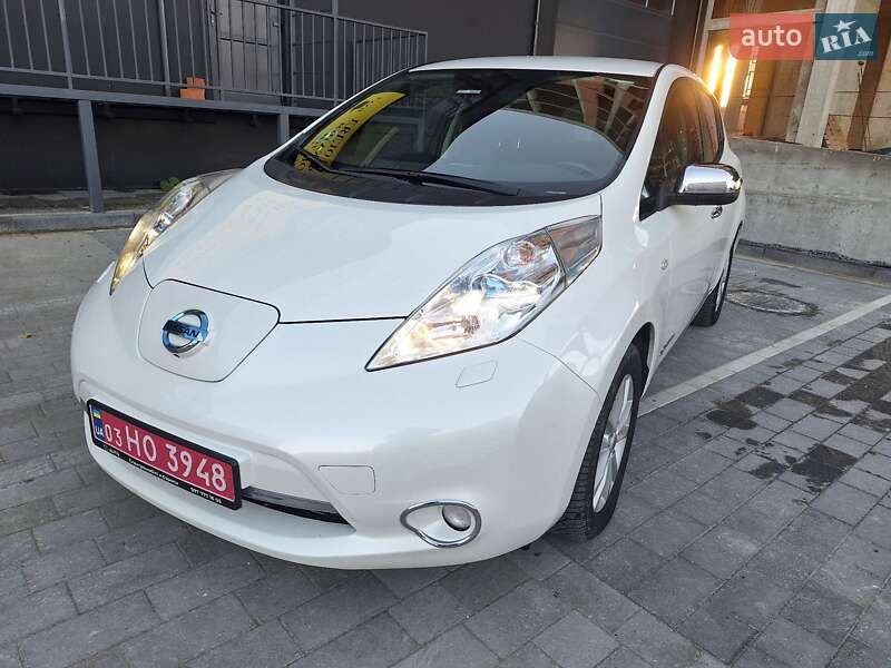 Хэтчбек Nissan Leaf 2014 в Городке фото Хэтчбек Nissan Leaf 2014 в Городке