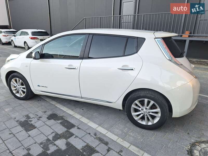 Хэтчбек Nissan Leaf 2014 в Городке фото 6 Хэтчбек Nissan Leaf 2014 в Городке