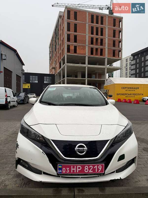 Хэтчбек Nissan Leaf 2019 в Первомайске
