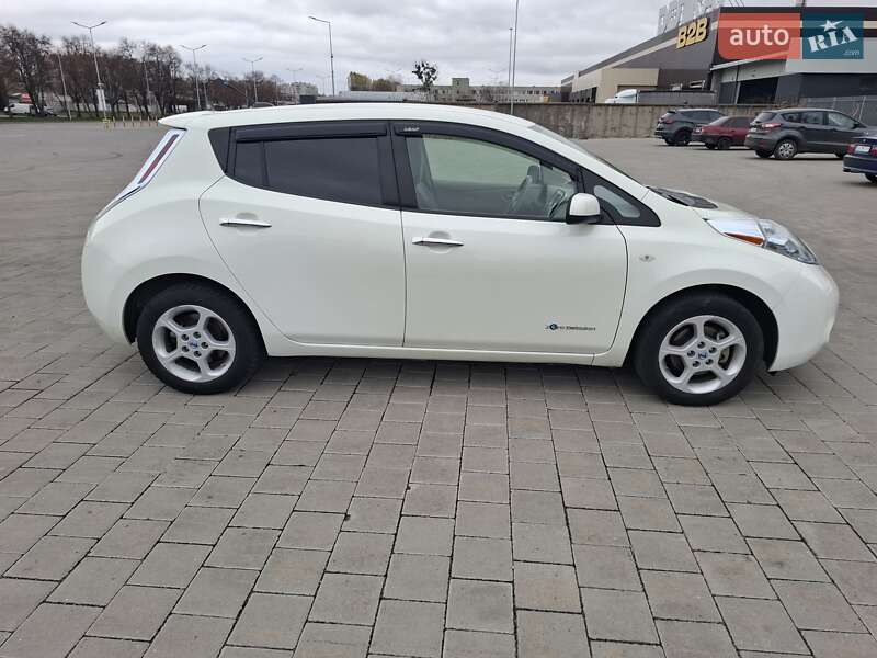 Хэтчбек Nissan Leaf 2012 в Черкассах