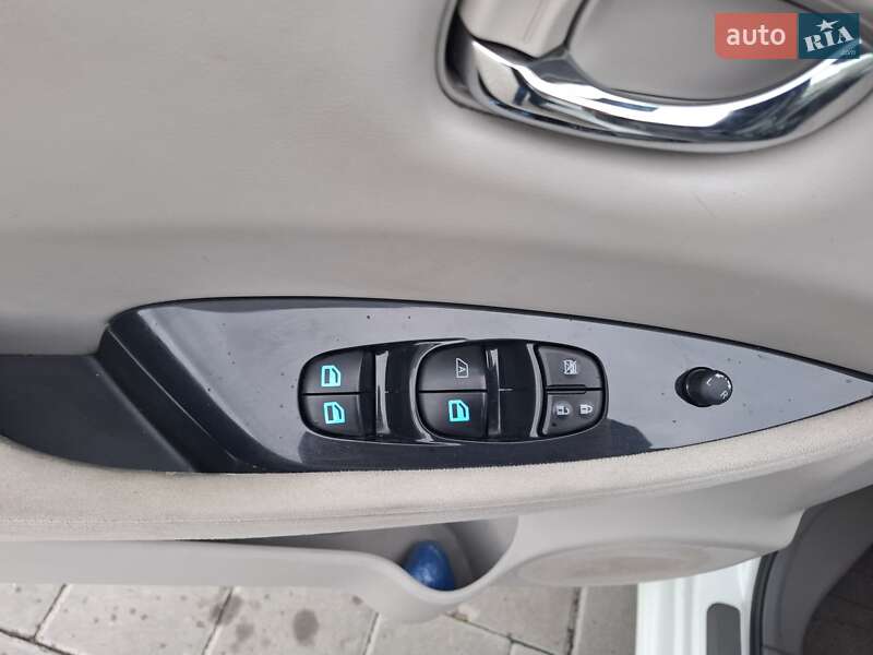 Хэтчбек Nissan Leaf 2012 в Черкассах