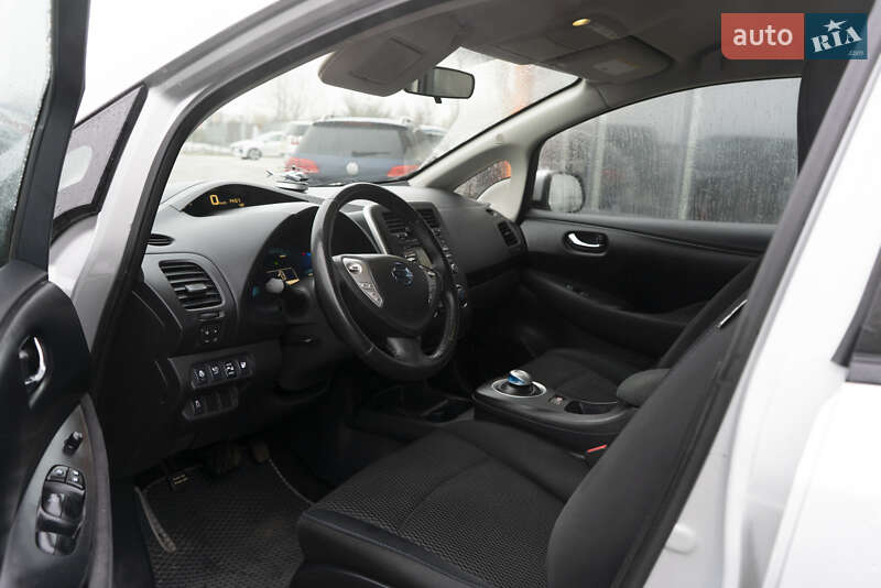 Хэтчбек Nissan Leaf 2015 в Ужгороде