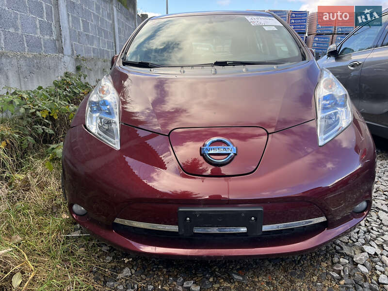 Хэтчбек Nissan Leaf 2015 в Львове