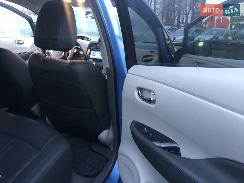 Хетчбек Nissan Leaf 2013 в Івано-Франківську