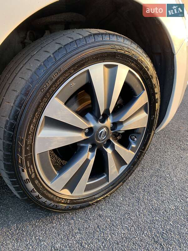 Хэтчбек Nissan Leaf 2014 в Виннице