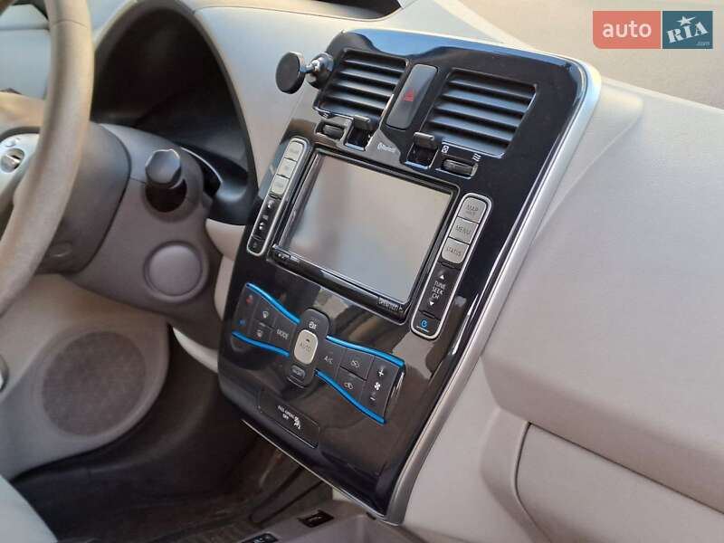 Хэтчбек Nissan Leaf 2011 в Одессе