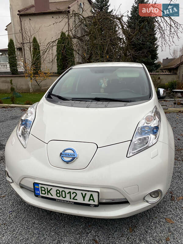 Хетчбек Nissan Leaf 2014 в Рівному