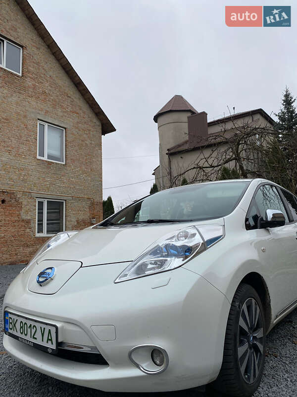 Хетчбек Nissan Leaf 2014 в Рівному