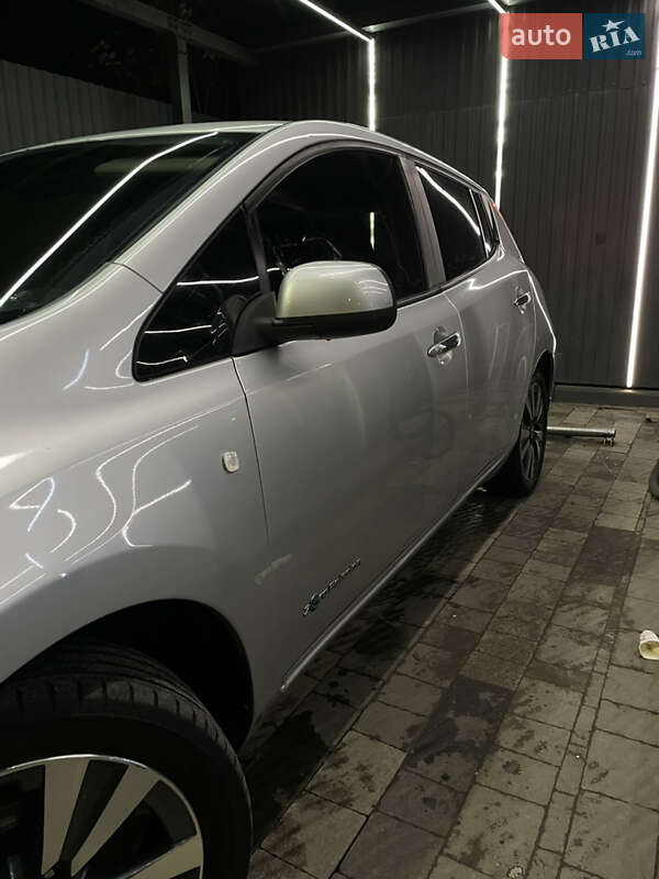 Хэтчбек Nissan Leaf 2014 в Ужгороде