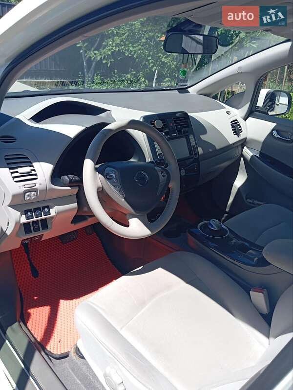 Хэтчбек Nissan Leaf 2012 в Ивано-Франковске