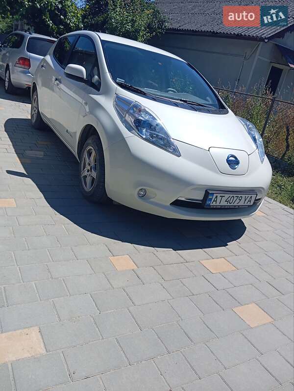 Хэтчбек Nissan Leaf 2012 в Ивано-Франковске