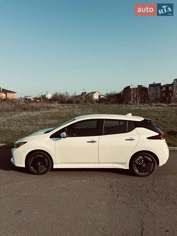 Хэтчбек Nissan Leaf 2024 в Одессе