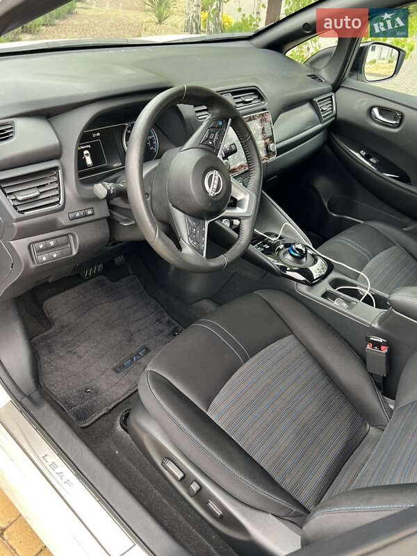 Хэтчбек Nissan Leaf 2024 в Одессе