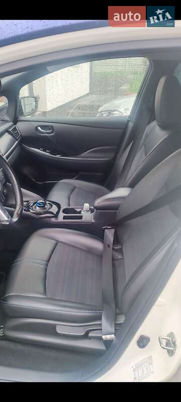 Хетчбек Nissan Leaf 2019 в Дніпрі