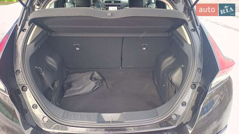 Хэтчбек Nissan Leaf 2018 в Дубно