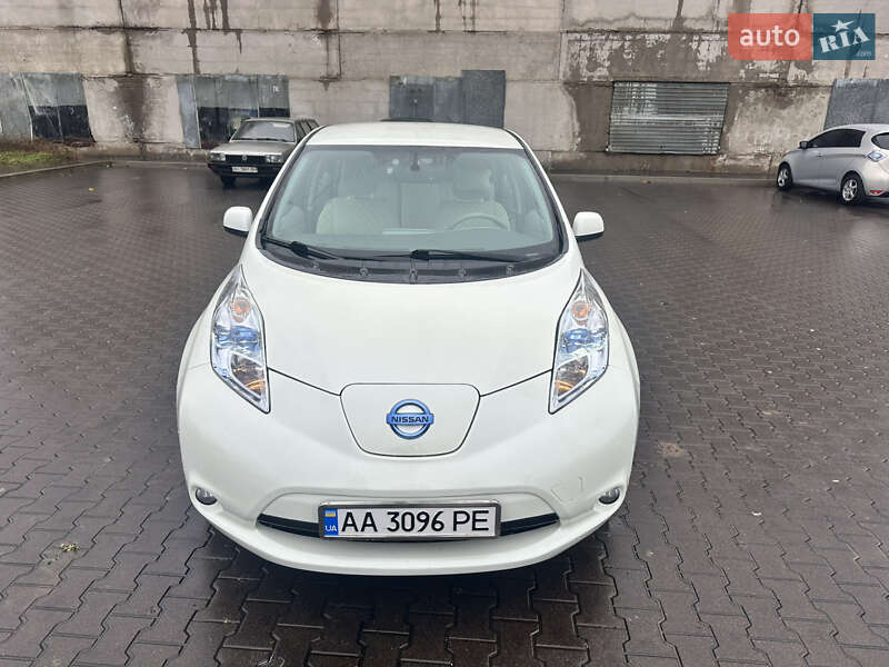 Хэтчбек Nissan Leaf 2012 в Капитановке