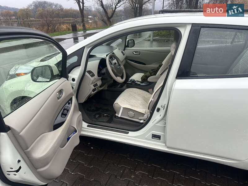 Хэтчбек Nissan Leaf 2012 в Капитановке