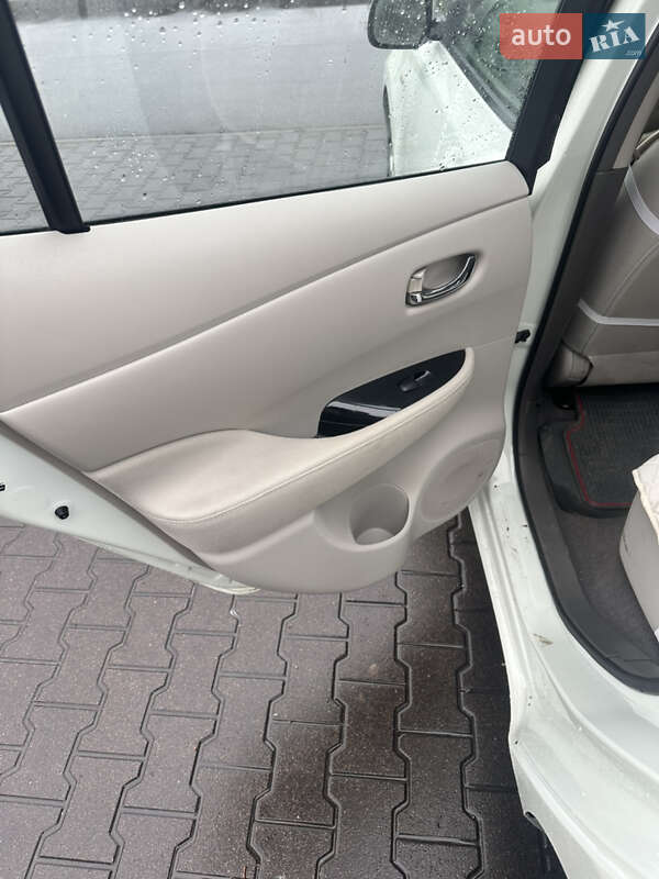 Хэтчбек Nissan Leaf 2012 в Капитановке