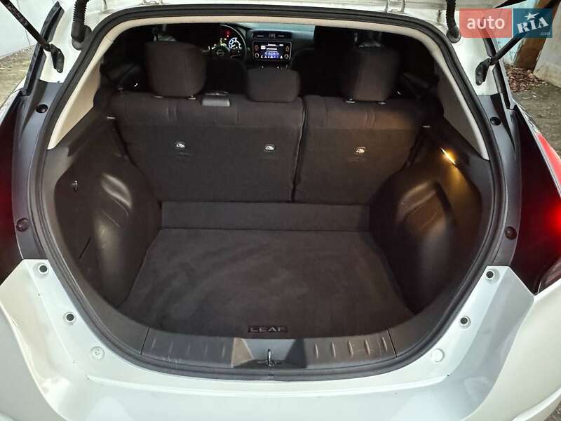 Хетчбек Nissan Leaf 2023 в Дніпрі