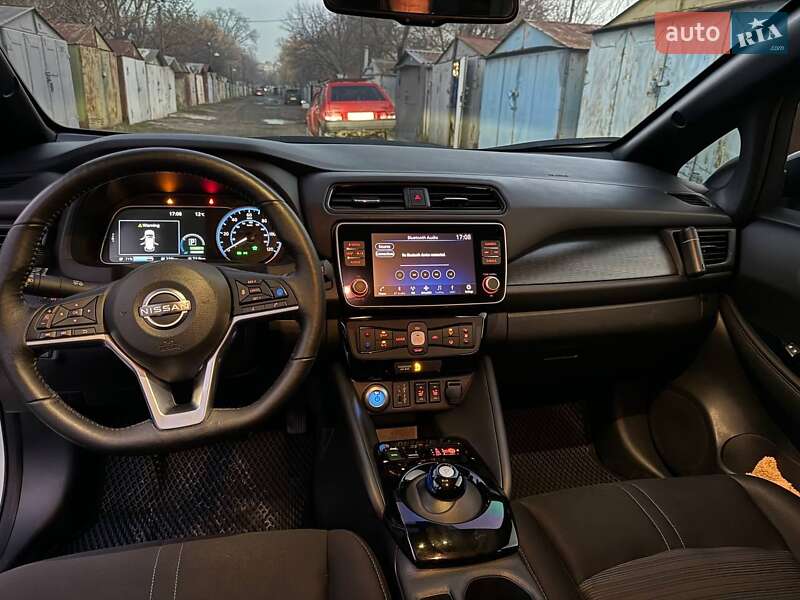 Хетчбек Nissan Leaf 2023 в Дніпрі